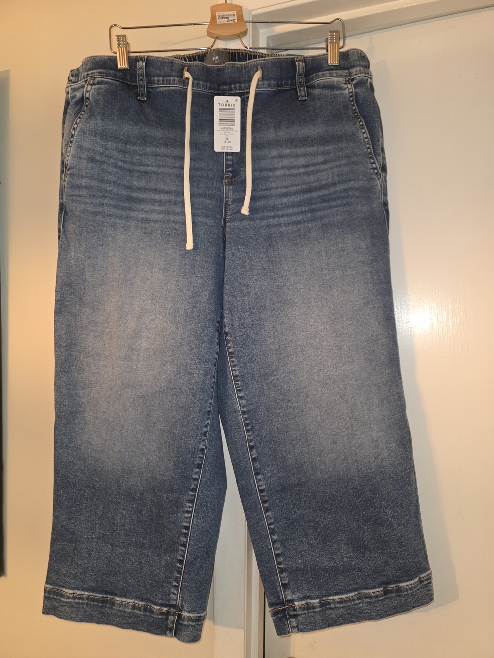 Torrid Womens Faded Light Blue Relaxed Cropped Drawstring Jeans